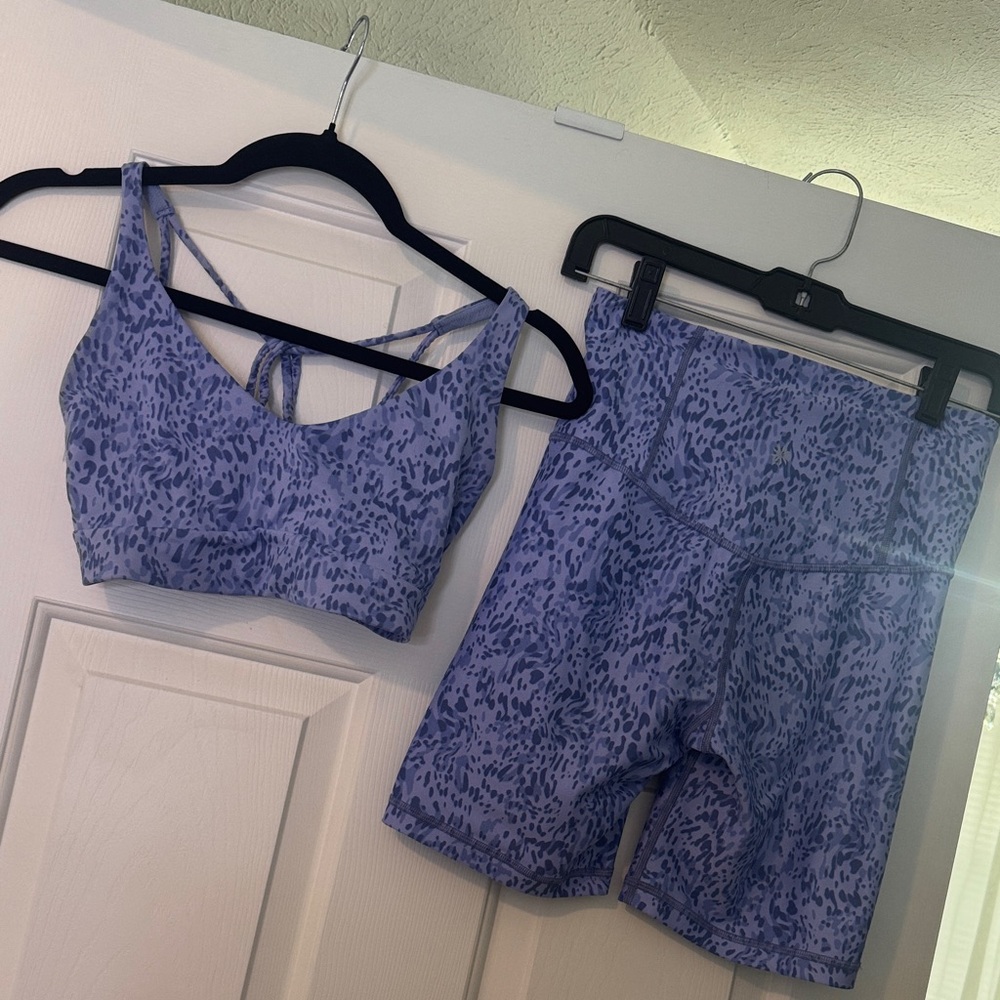 Athleta Blue Strappy Patterned Sports Bra and Shorts Set size small